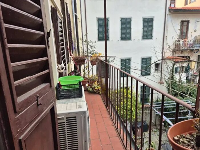 Appartamento con 5 locali in vendita in Via Pietro Carnesecchi, Firenze