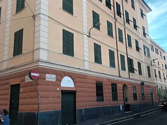 Appartamento con 7 locali in affitto in Via di Montesano, Genova