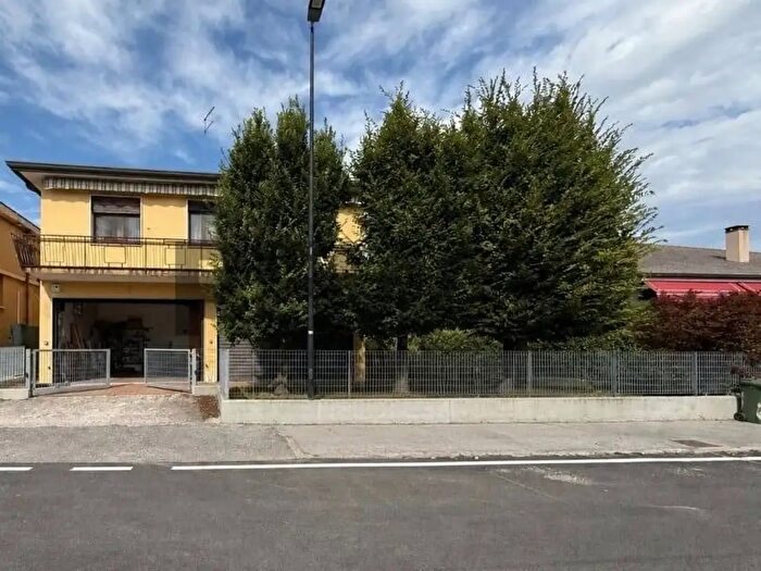 Casa con 6 locali in vendita in Limena