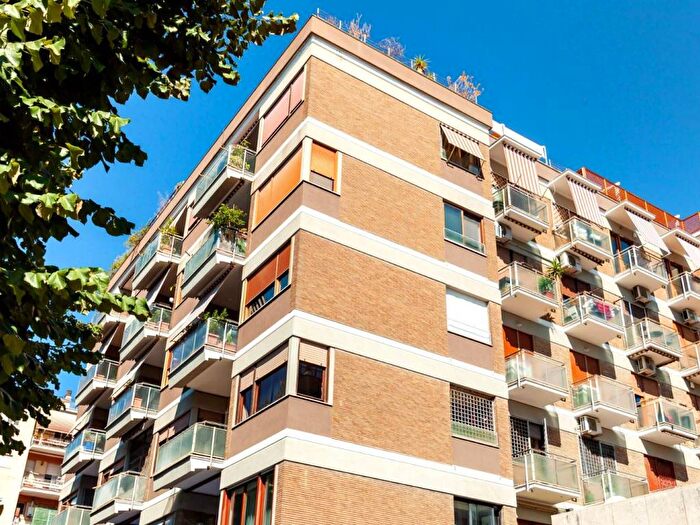 Appartamento quadrilocale in affitto in Viale Europa, Eur, Roma