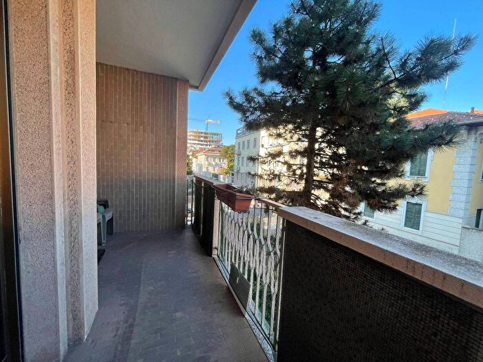 Appartamento quadrilocale in affitto in Via Errico Petrella, Tribunale, Busto Arsizio