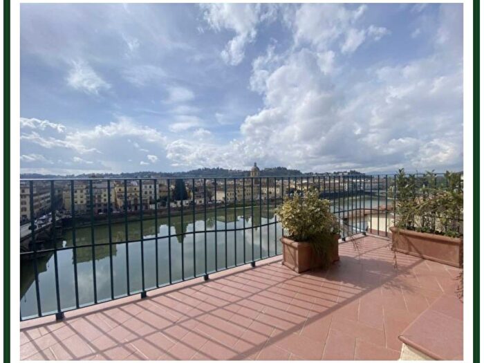 Casa con 6 locali in affitto in Lungarno Amerigo Vespucci, Borgo Ognissanti Il Prato, Firenze