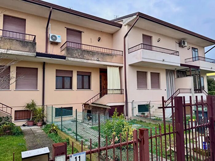Casa con 5 locali in vendita in Piacenza DAdige