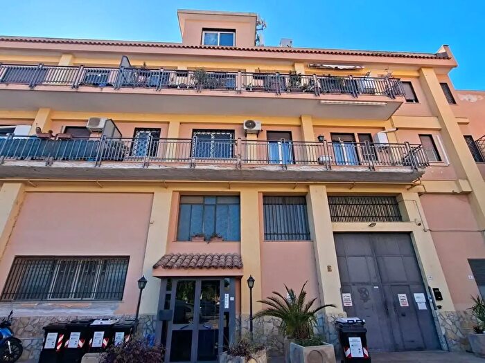 Appartamento trilocale in affitto in Largo Salvatore Raiti, Palermo