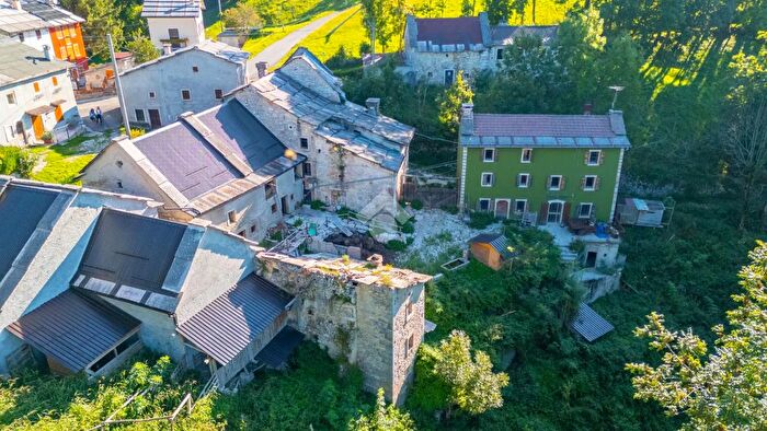 Casa con 15 locali in vendita in Contrada Riva, Velo Veronese