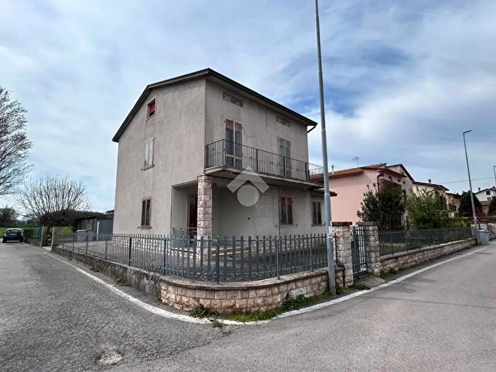 Casa con 5 locali in vendita in Via Eugenio Montale, Torgiano