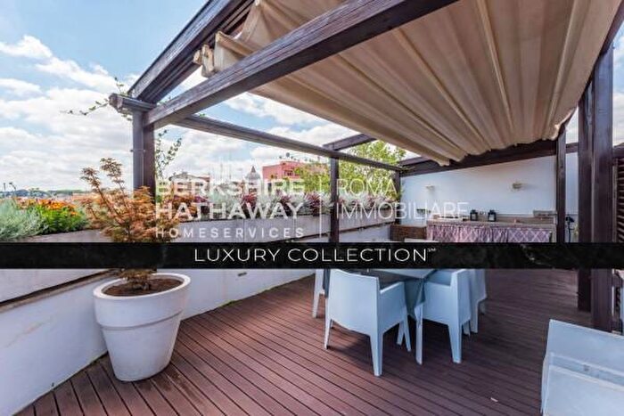 Appartamento trilocale in vendita in Via Ottaviano, Roma