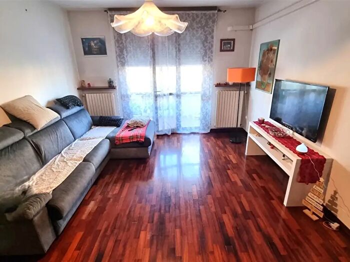 Appartamento trilocale in vendita in Strada Val Parma, Parma