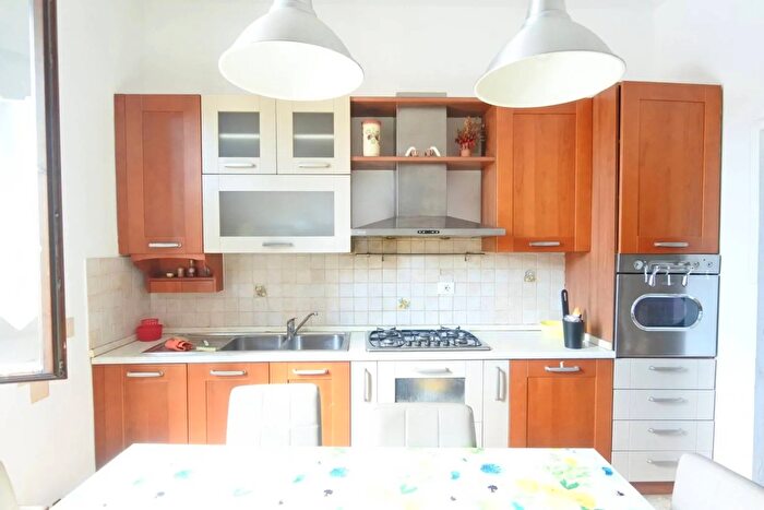 Appartamento con 5 locali in vendita in Via Francesco Franceschini Prato, Prato