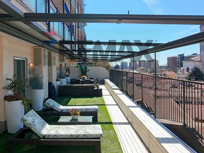 Appartamento con 6 locali in vendita in Via Madonna, Rho