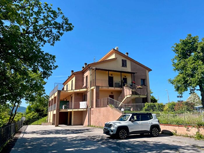 Appartamento con 6 locali in vendita in Frazione Nebbiano, Fabriano