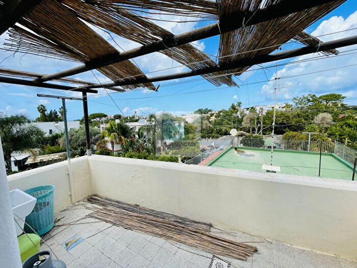 Appartamento quadrilocale in vendita in Via Gaetano Morgera, Forio