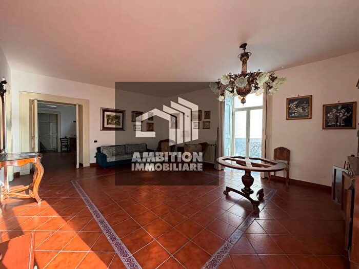 Appartamento con 8 locali in vendita in Via Roma, Mugnano Di Napoli