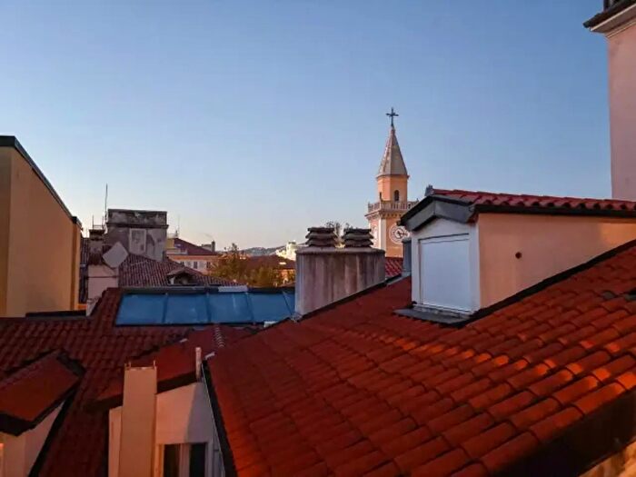 Appartamento quadrilocale in vendita in Via dei Fabbri, Trieste