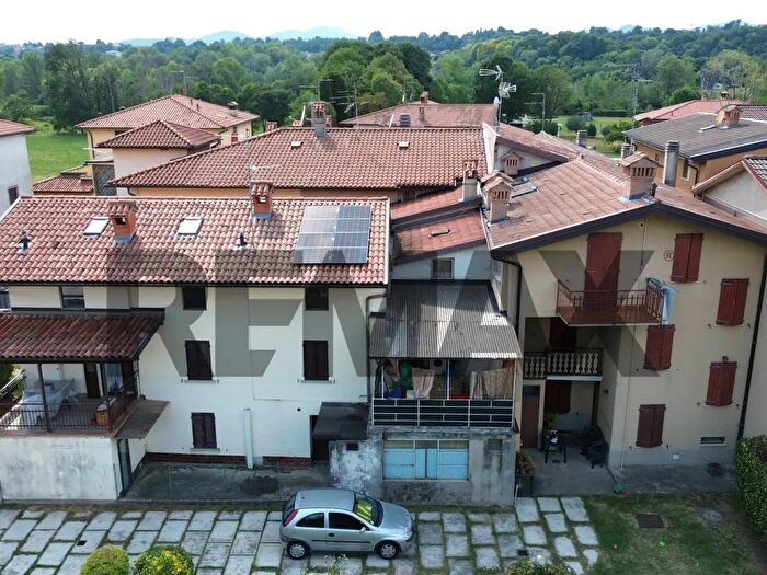 Casa con 7 locali in vendita in Via Sottoripa, Paladina