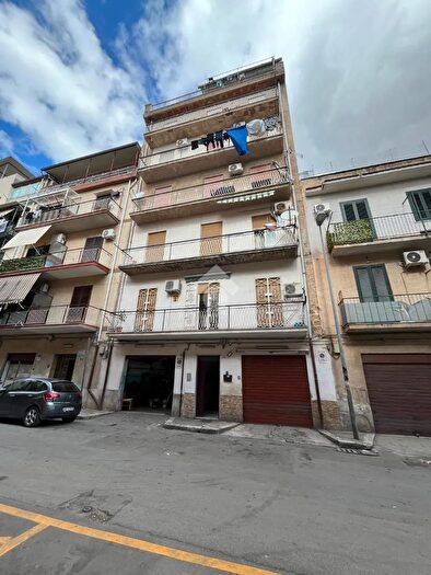 Appartamento trilocale in vendita in Via Scillato, Palermo