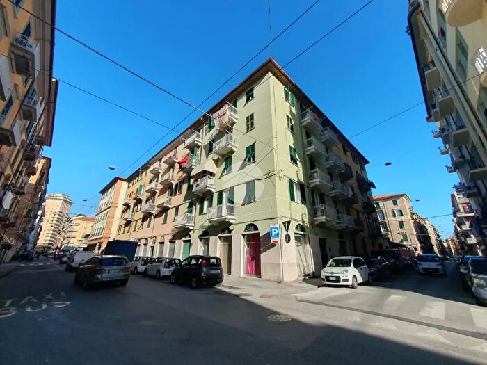 Appartamento trilocale in affitto in Via Colombo, La Spezia