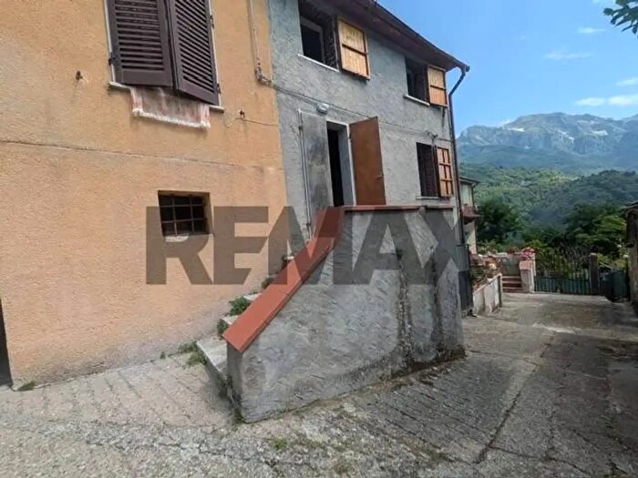 Casa trilocale in vendita in Seravezza
