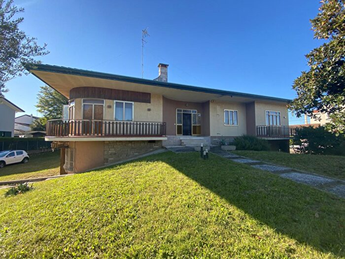 Casa con 7 locali in vendita in Porto Viro Via Mantovana, Porto Viro