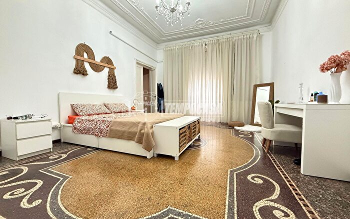 Appartamento con 5 locali in vendita in Via Antonio Cantore, Genova