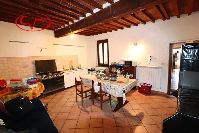 Appartamento trilocale in vendita in Via Roma, Montevarchi