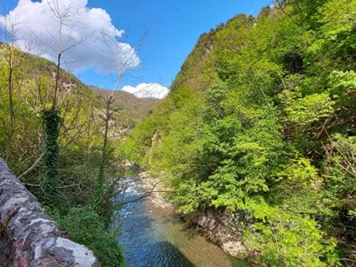Casa con 6 locali in vendita in Bagni Di Lucca