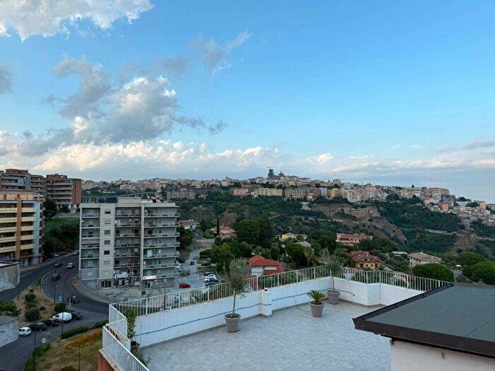 Casa quadrilocale in affitto in Viale Vincenzo De Filippis, Sant'Antonio De Filippis, Catanzaro