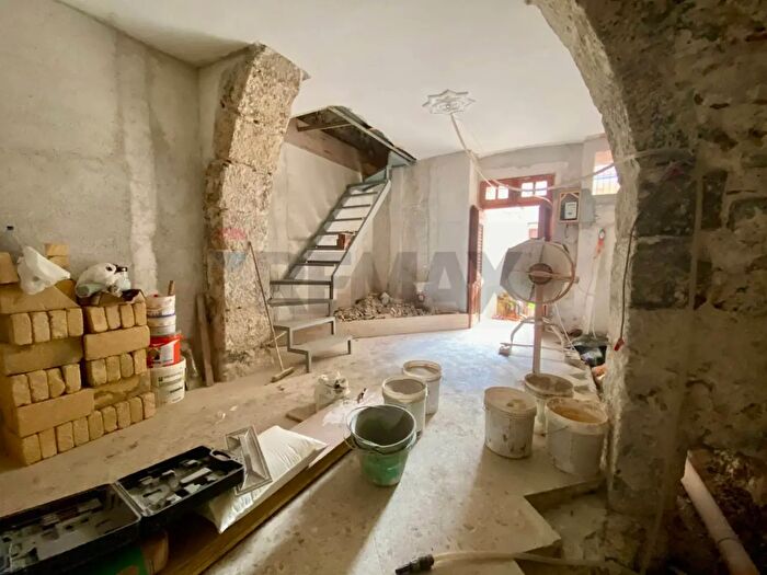 Casa trilocale in vendita in Via Jorga, Piana Degli Albanesi