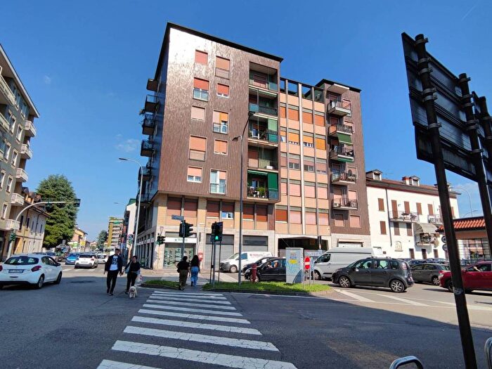 Appartamento trilocale in affitto in Piazza Don Giovanni Minzoni, San Pietro Pace, Rho