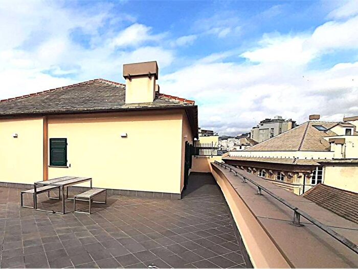 Appartamento con 5 locali in affitto in Via Orefici, Caricamento, Genova