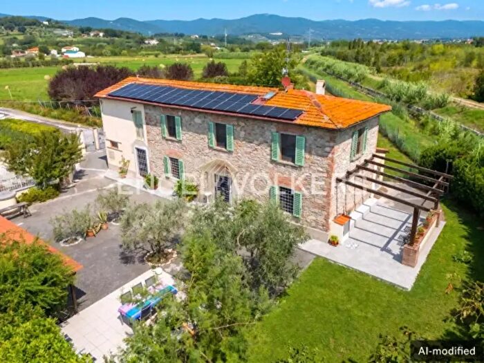 Casa con 6 locali in vendita in Via di Montechiaro, Pistoia