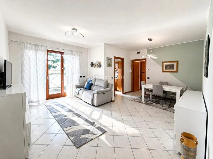 Appartamento trilocale in vendita in Via Archimede, Villasanta