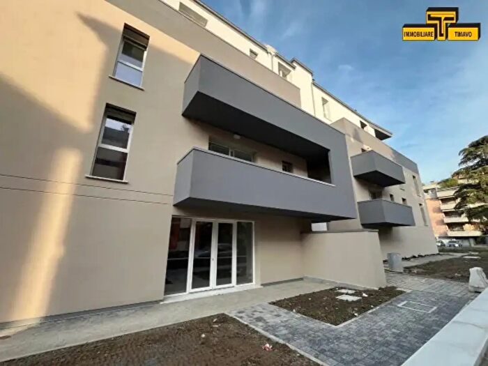 Appartamento trilocale in vendita in Via Emilia allAngelo, Reggio Emilia