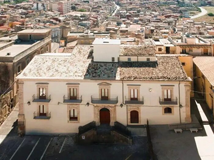 Appartamento con 6 locali in vendita in Piazza Vittorio Emanuele, Francofonte