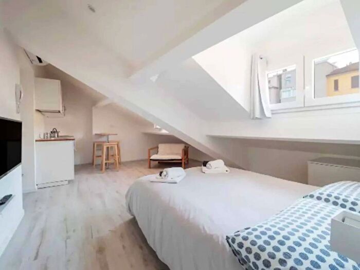 Appartamento monolocale in affitto in Via Giovanni Battista Sammartini, Centrale, Milano