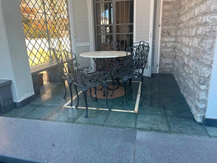 Casa con 9 locali in affitto in Via Durazzo, Viareggio