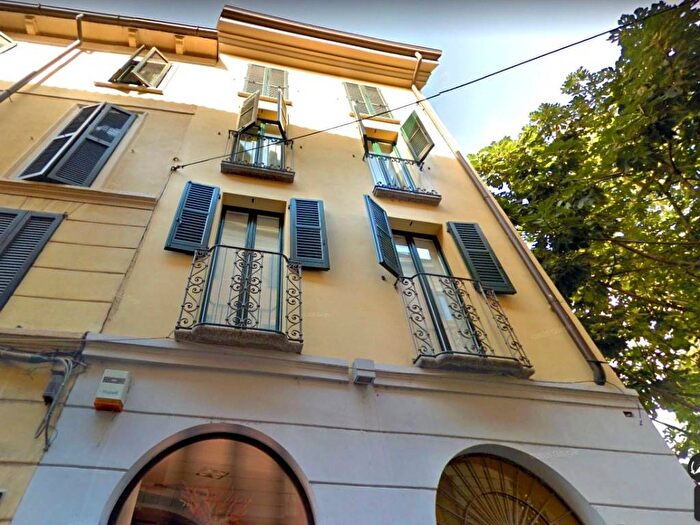 Appartamento trilocale in affitto in Via Madonnina, Brera, Milano