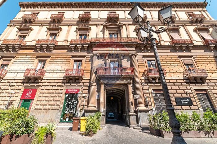 Appartamento con 5 locali in affitto in Piazza San Francesco dAssisi, Catania