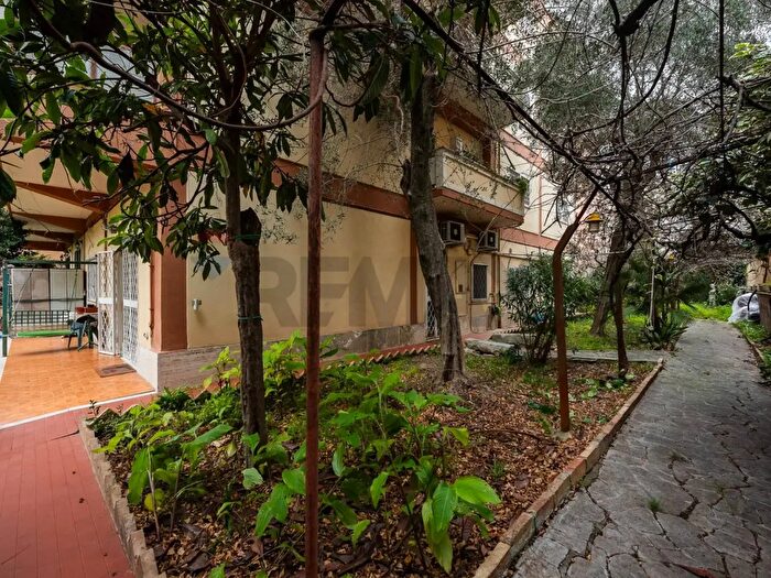 Appartamento con 5 locali in vendita in Via Emilio Draconzio, Roma