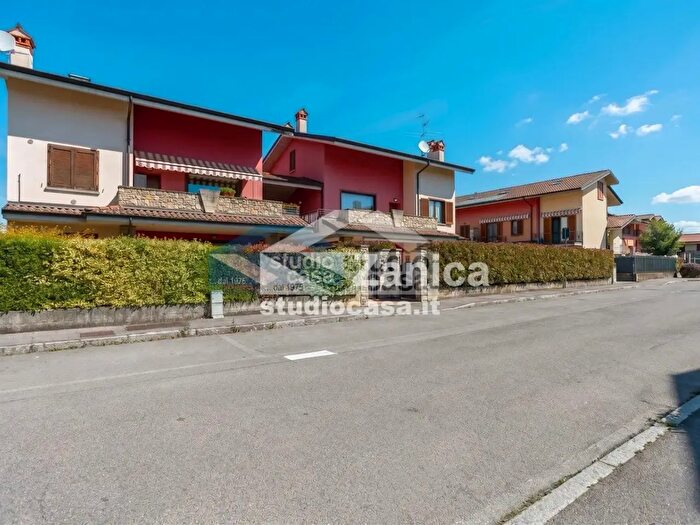 Appartamento quadrilocale in vendita in Vai Don Gnocchi, Comun Nuovo