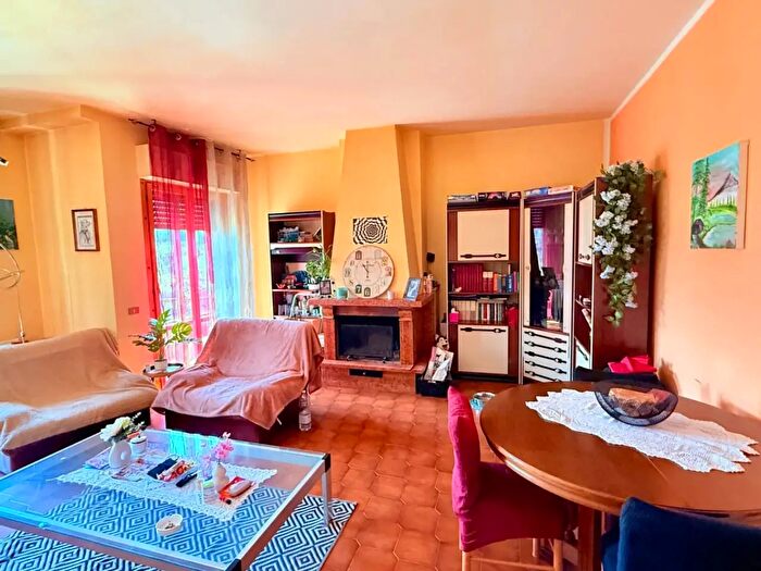 Appartamento con 5 locali in vendita in Largo Trasimeno, Rieti