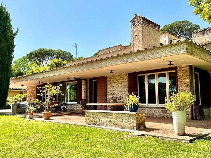 Casa con 19 locali in vendita in Largo dell' Olgiata, Roma