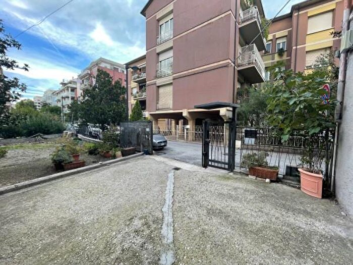 Appartamento con 5 locali in vendita in Via Tiziano Vecellio, Pescara