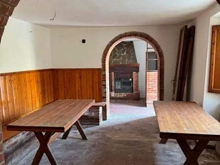 Casa con 8 locali in vendita in Calci