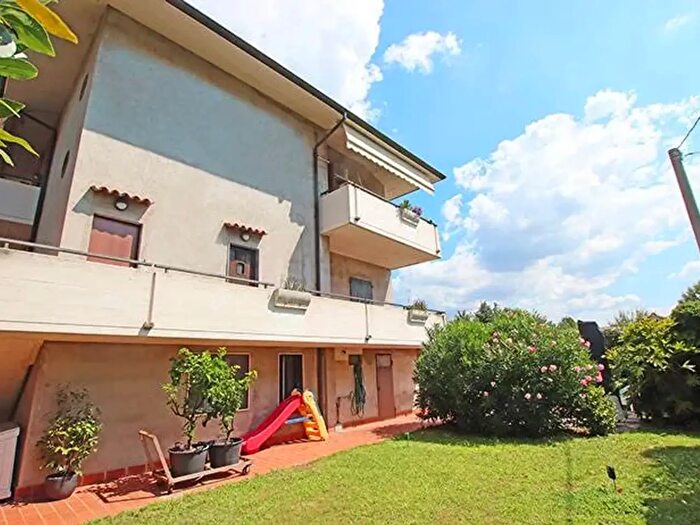 Casa con 10 locali in vendita in Via Santo Jesus, Curno
