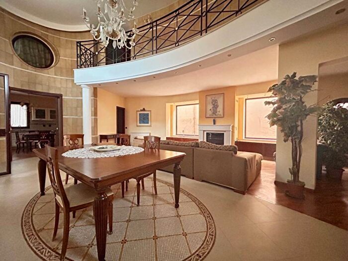 Casa con 6 locali in affitto in Via Sant Elena, Centro, Augusta