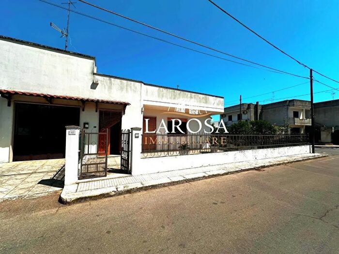 Casa con 6 locali in vendita in Melendugno