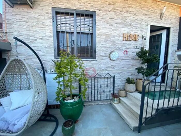 Appartamento trilocale in vendita in Via Ittiri, Roma