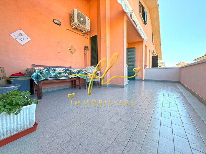 Appartamento con 5 locali in vendita in Cecina