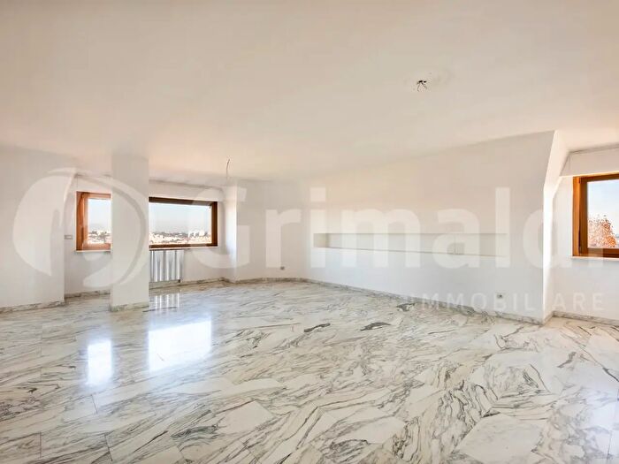 Appartamento trilocale in vendita in Via Pietro Mascagni, Roma